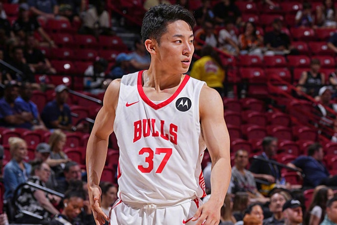 日本后卫河村勇辉与公牛签下双向合同：开启NBA新征程  
